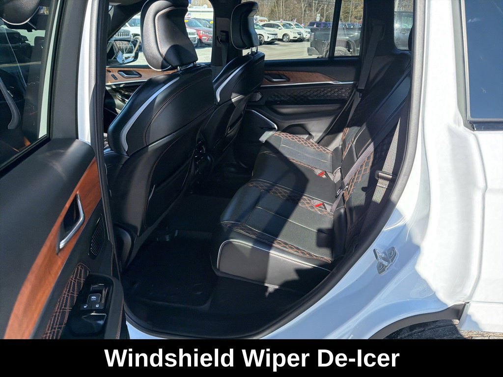 Used 2025 Jeep Grand Cherokee Summit AWD/4WD image 52