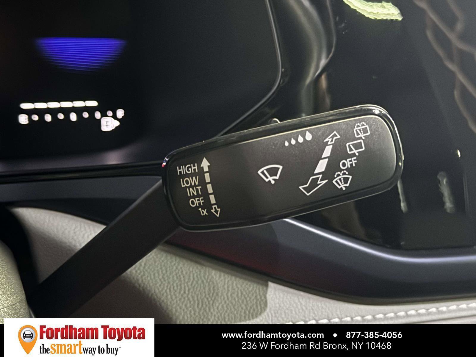 Used 2024 Volkswagen Taos SE image 24