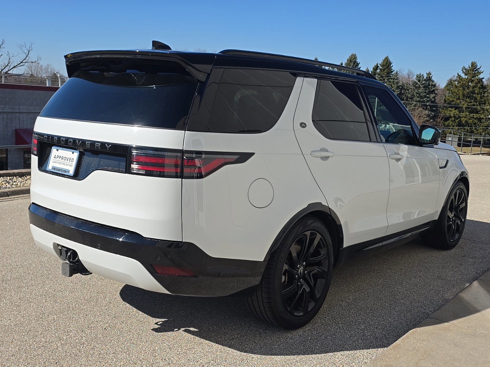 Certified 2024 Land Rover Discovery Dynamic SE image 5