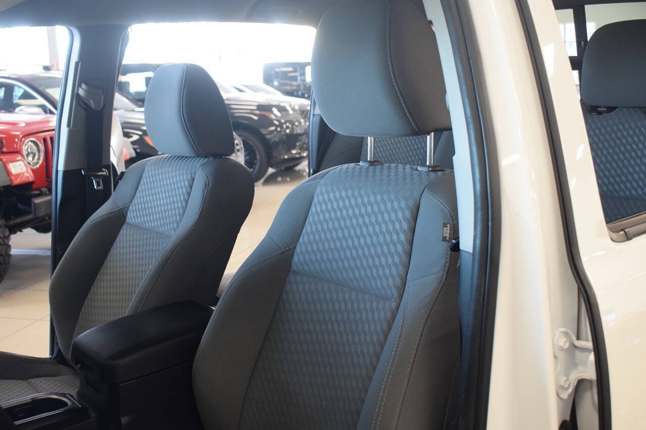 Used 2022 Toyota Tacoma SR AWD/4WD image 30