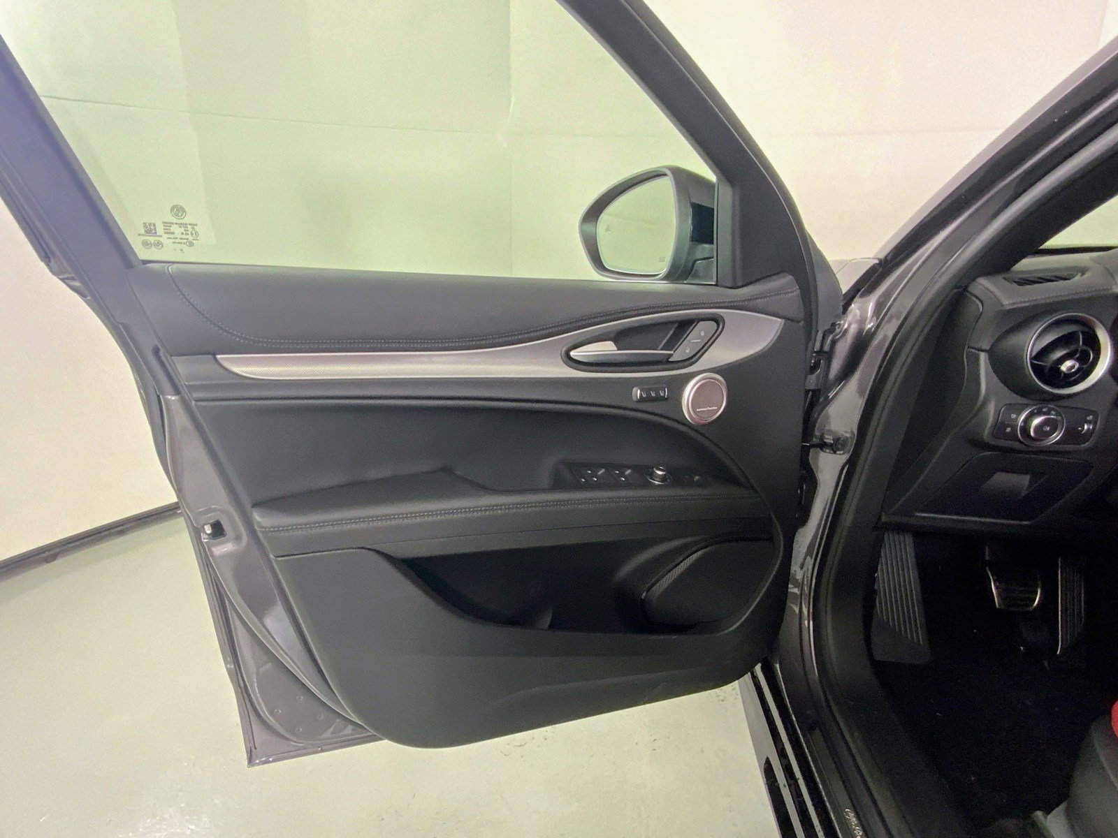 New 2025 Alfa Romeo Stelvio Sprint image 19