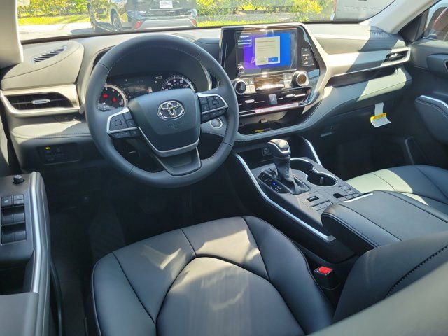 New 2026 Toyota Highlander XLE image 9