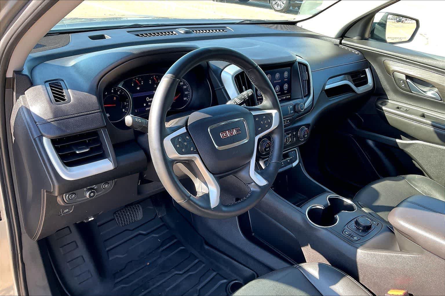 Used 2023 GMC Terrain SLT FWD image 2