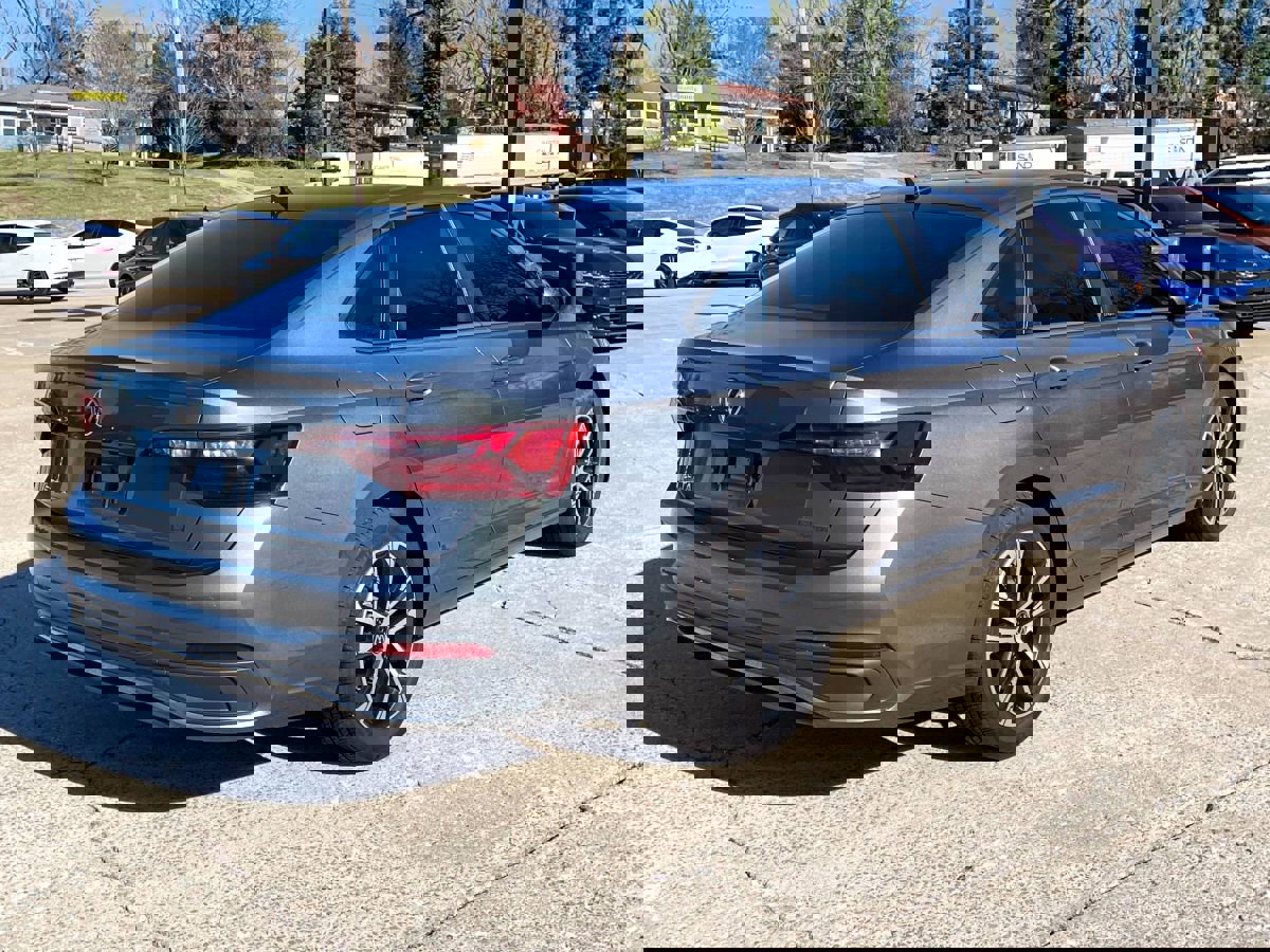 Used 2024 Volkswagen Jetta Sport image 6