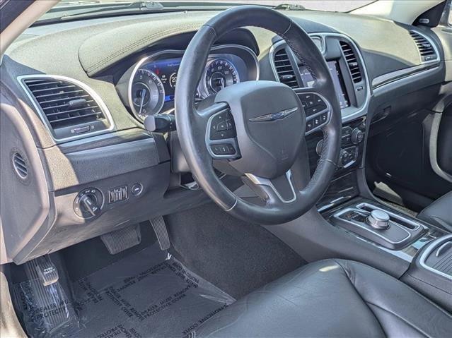 Used 2022 Chrysler 300 Touring L w/ Safetytec Plus Group RWD image 10