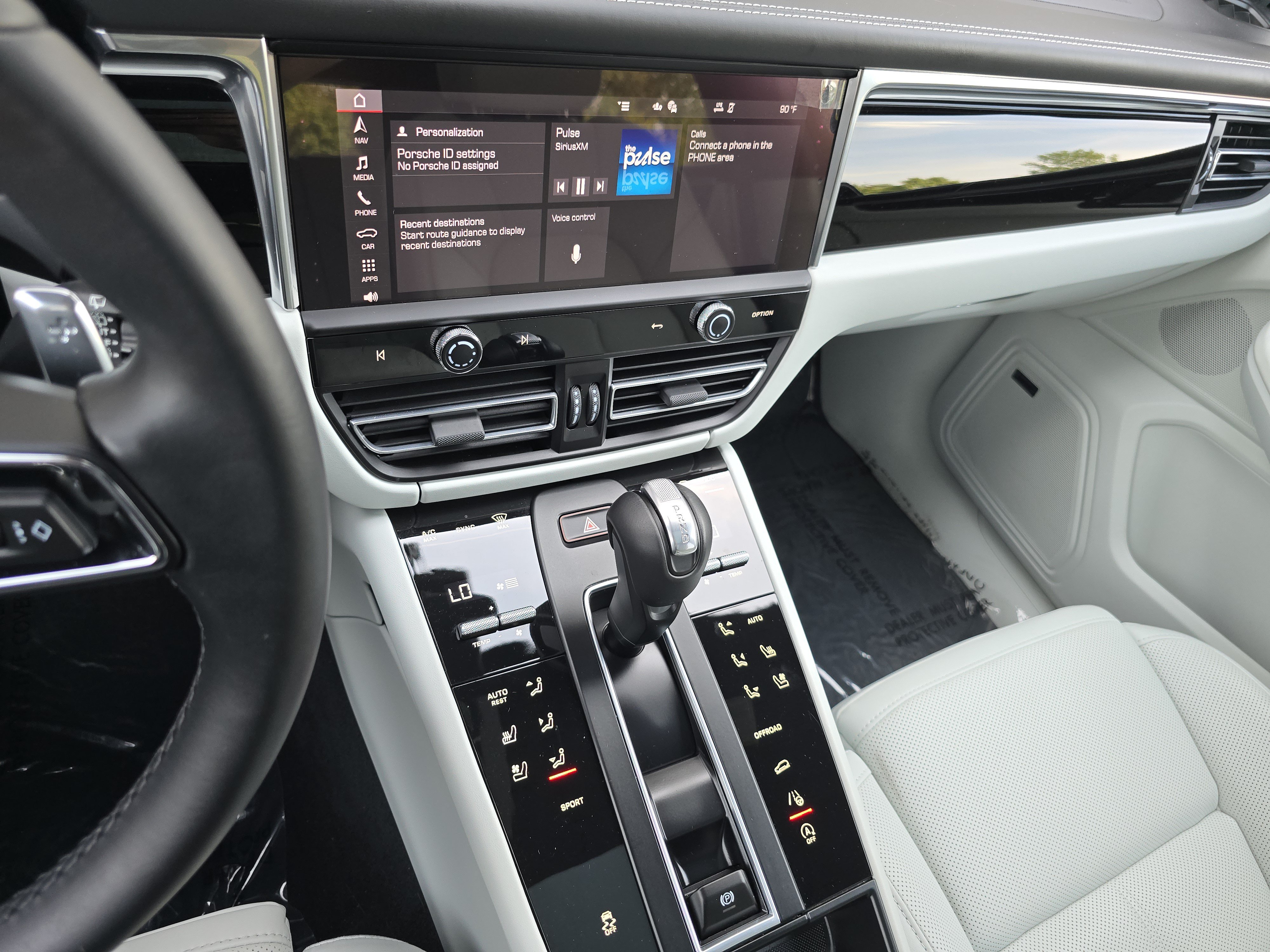 Certified 2026 Porsche Macan AWD/4WD image 28