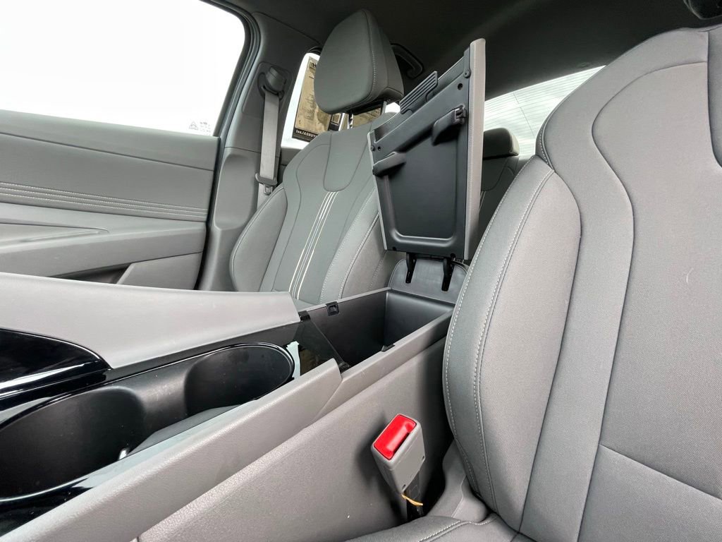 Used 2025 Hyundai Elantra SEL image 22