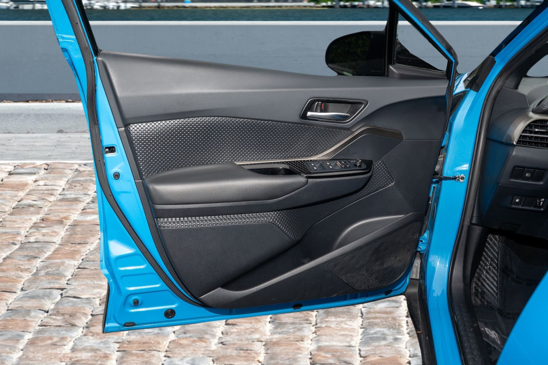 Used 2019 Toyota C-HR XLE image 10