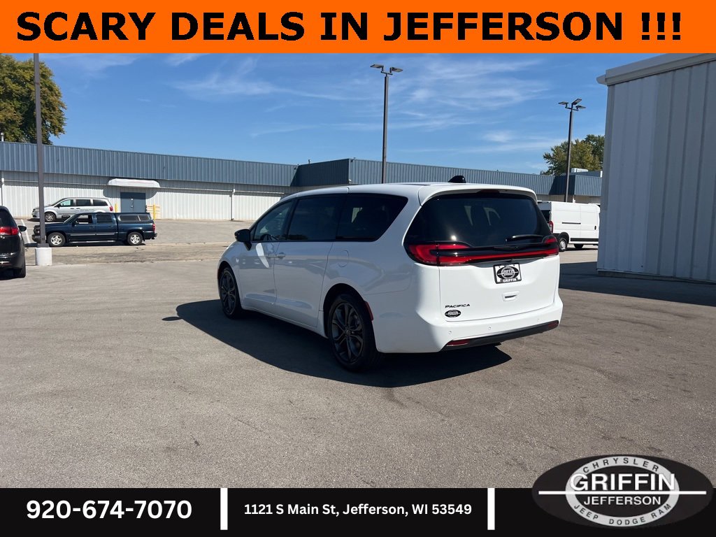 New 2026 Chrysler Pacifica Select image 17