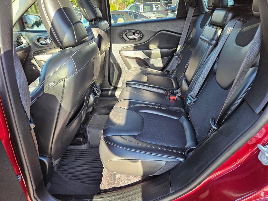 Used 2018 Jeep Cherokee Latitude Plus w/ Comfort/Convenience Group image 15