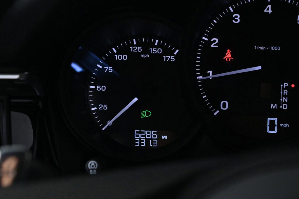 Certified 2025 Porsche Macan image 14