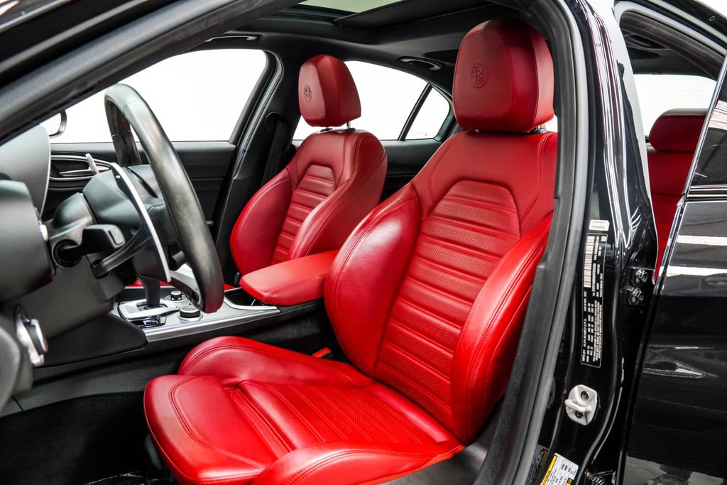 Used 2022 Alfa Romeo Giulia Veloce RWD image 14