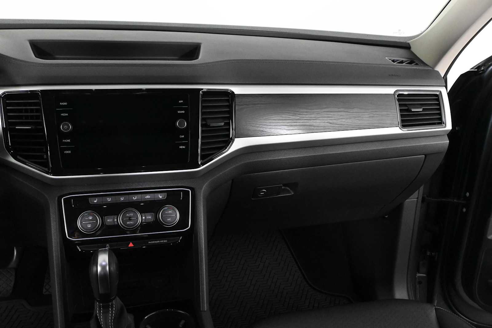 Certified 2023 Volkswagen Atlas SE w/ Panoramic Sunroof Package AWD/4WD image 17