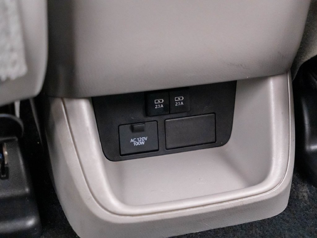 Used 2019 Toyota Highlander XLE AWD/4WD image 23