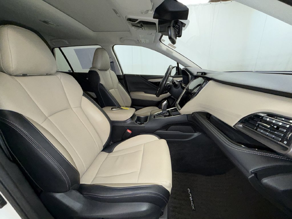 Used 2025 Subaru Outback Limited AWD/4WD image 18