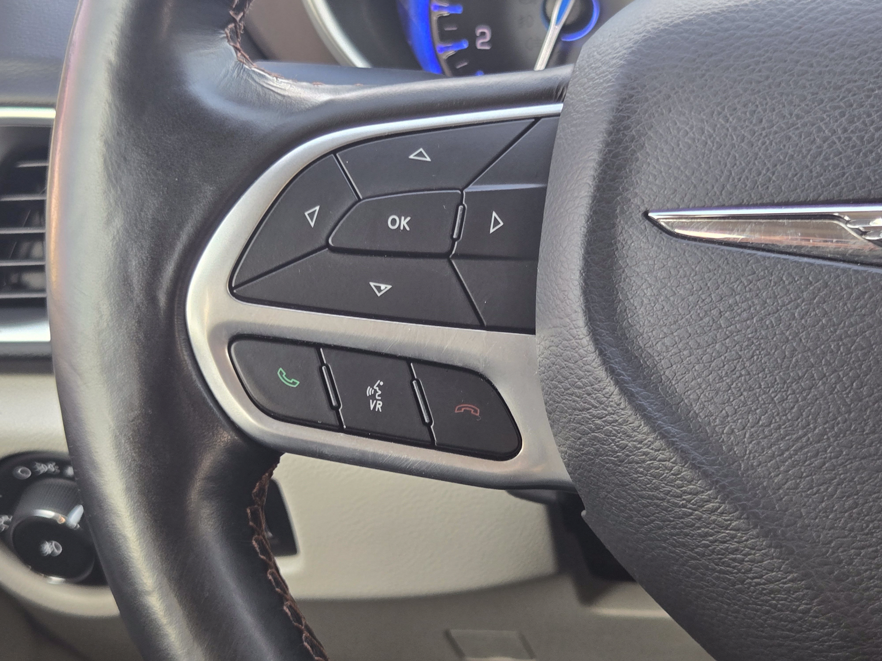 Used 2019 Chrysler Pacifica Touring-L Plus FWD image 24