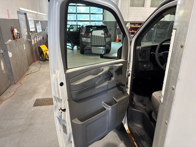 Used 2009 Chevrolet Express 3500 RWD image 8
