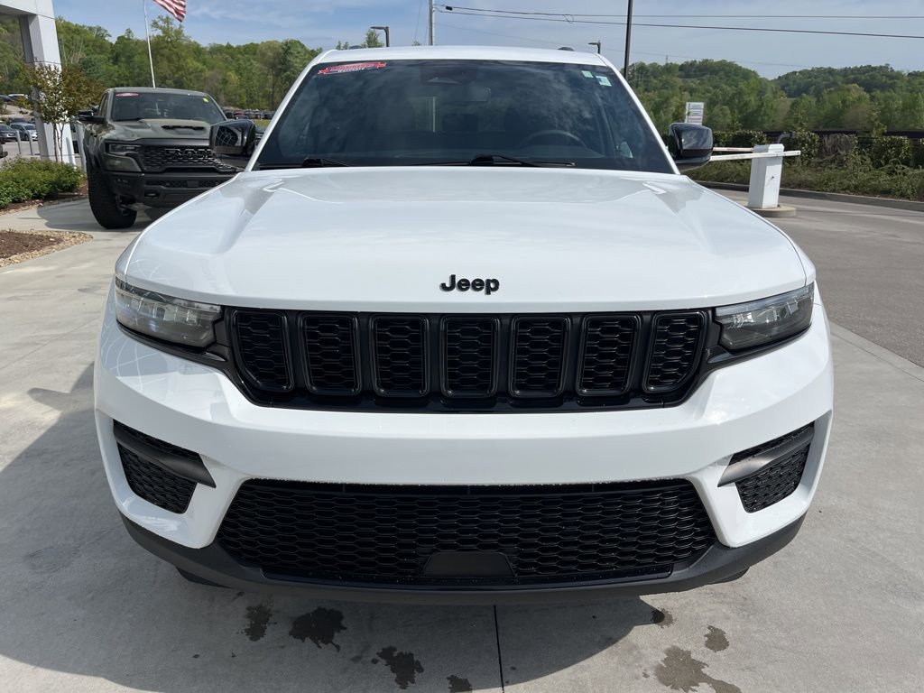 Used 2024 Jeep Grand Cherokee Altitude image 31