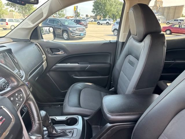 Used 2015 GMC Canyon SLE w/ All-Terrain Package RWD image 24