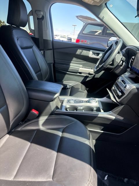 Used 2023 Ford Explorer XLT w/ Equipment Group 202A AWD/4WD image 5