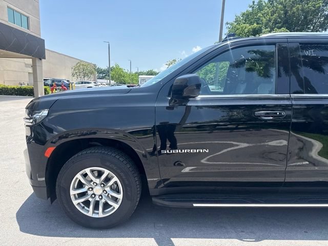 Used 2024 Chevrolet Suburban LT RWD image 10