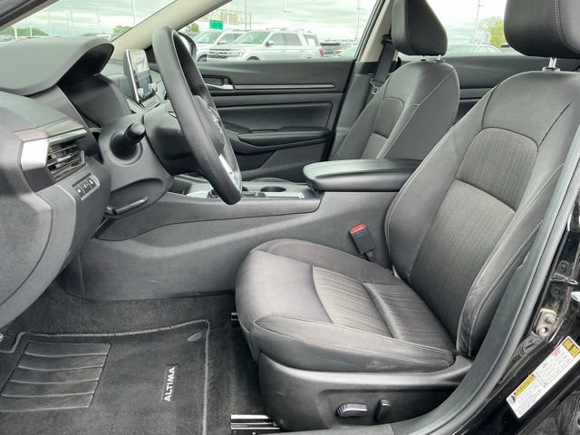 Used 2025 Nissan Altima 2.5 SV FWD image 14
