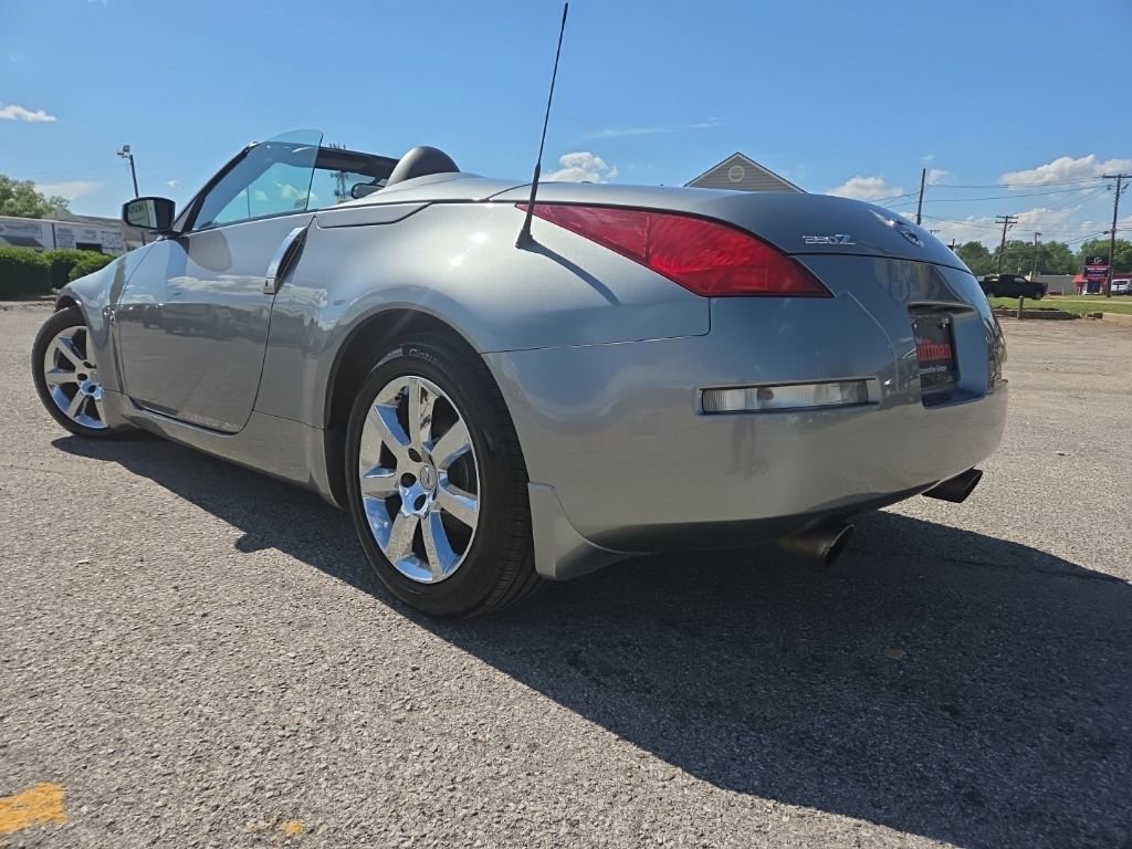 Used 2005 Nissan 350Z Touring RWD image 4