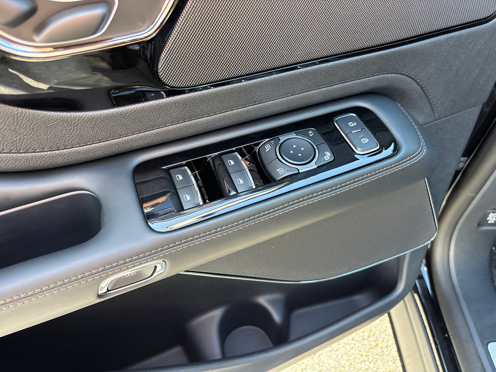 New 2026 Lincoln Aviator Reserve w/ Jet Appearance Package AWD/4WD image 13