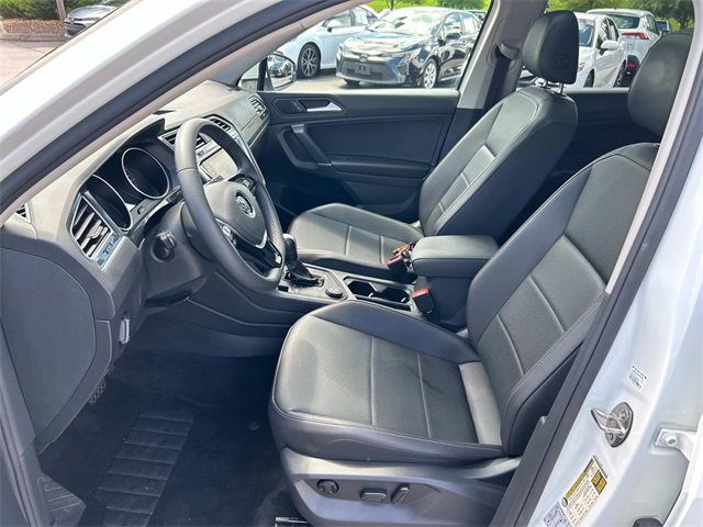 Used 2020 Volkswagen Tiguan SE w/ Panoramic Sunroof Package image 21