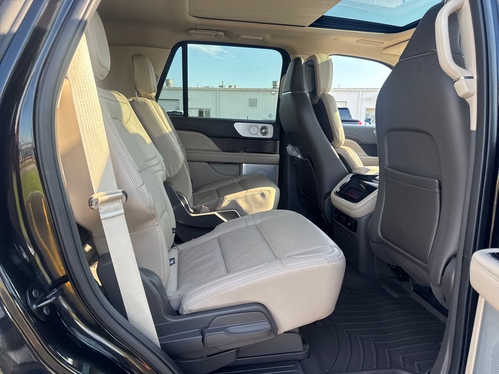 Used 2023 Lincoln Navigator Reserve AWD/4WD image 13