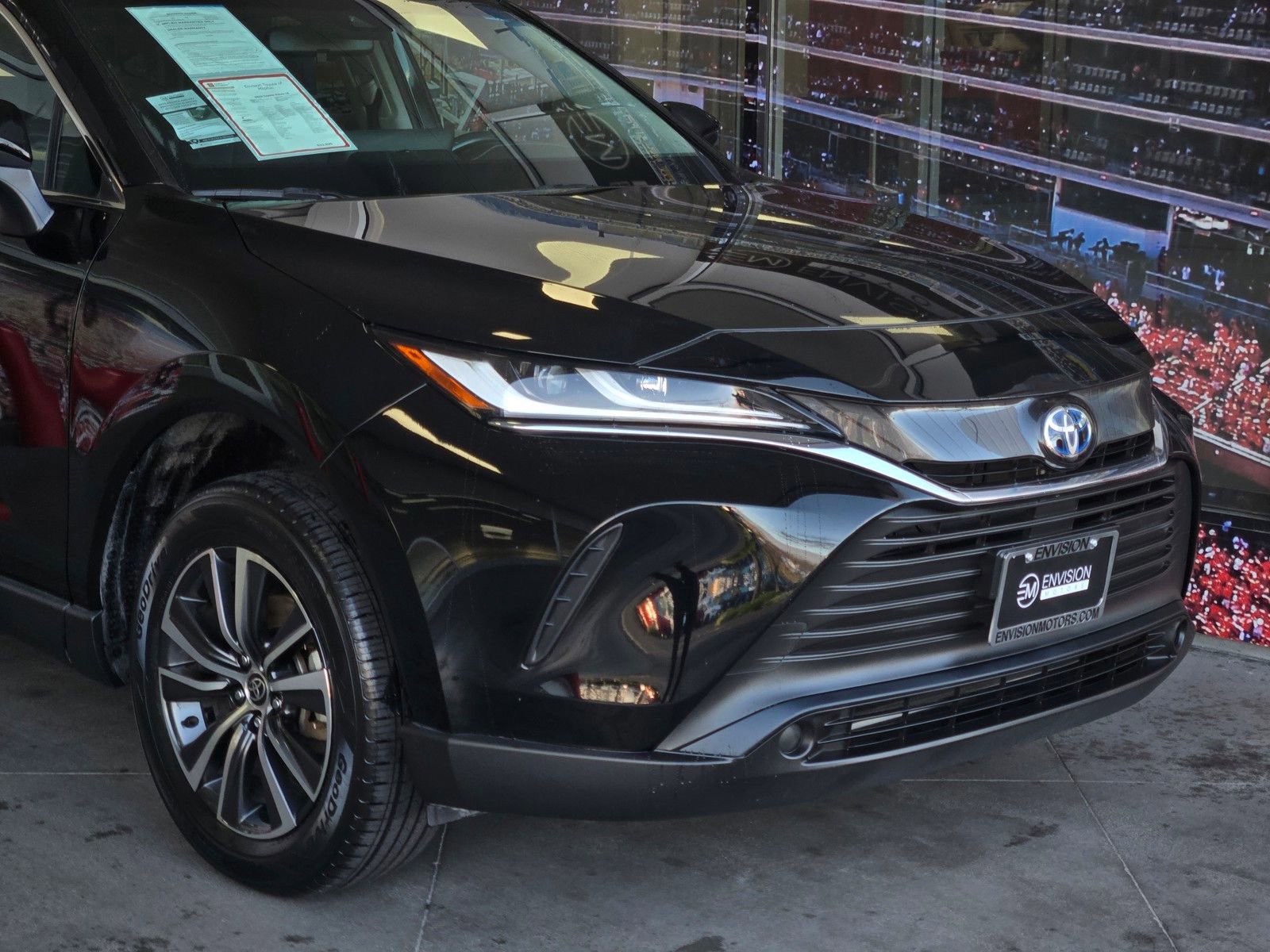 Certified 2023 Toyota Venza LE image 2