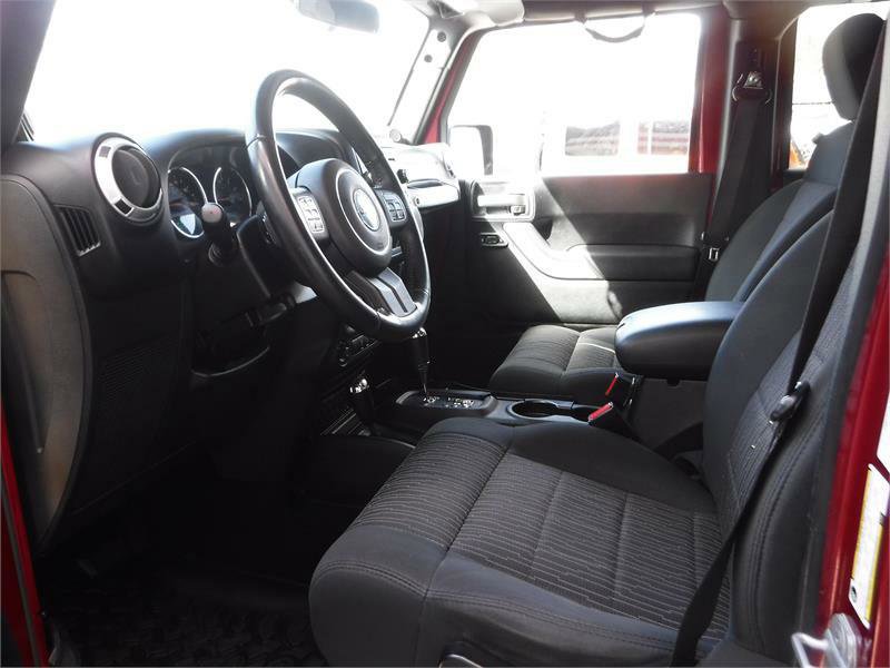Used 2012 Jeep Wrangler Unlimited Sahara w/ Connectivity Group image 7