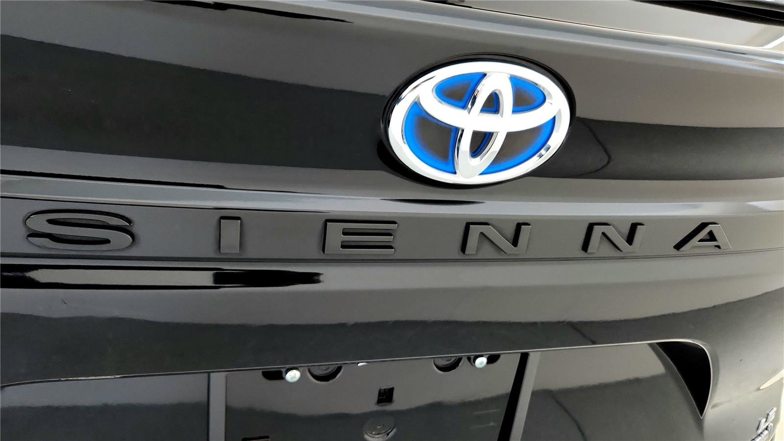 Certified 2024 Toyota Sienna LE image 16