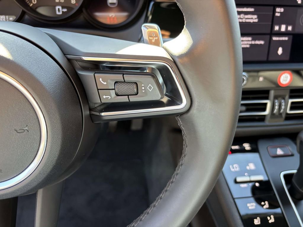 Certified 2025 Porsche Macan image 28