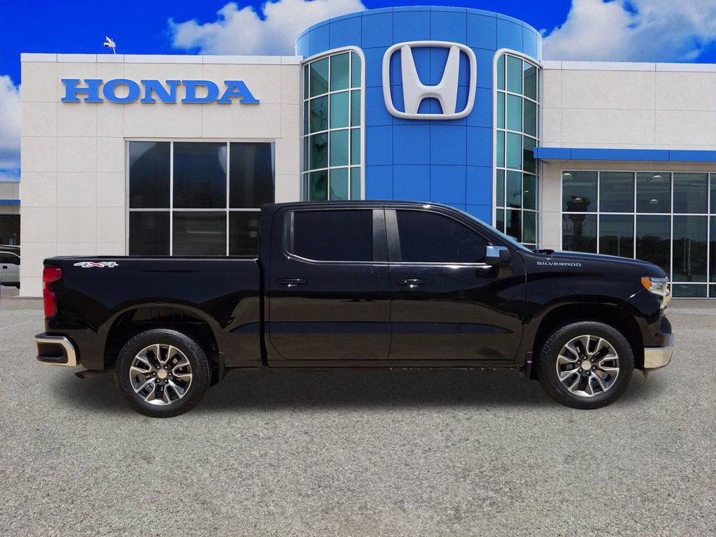 Used 2023 Chevrolet Silverado 1500 LT AWD/4WD image 2