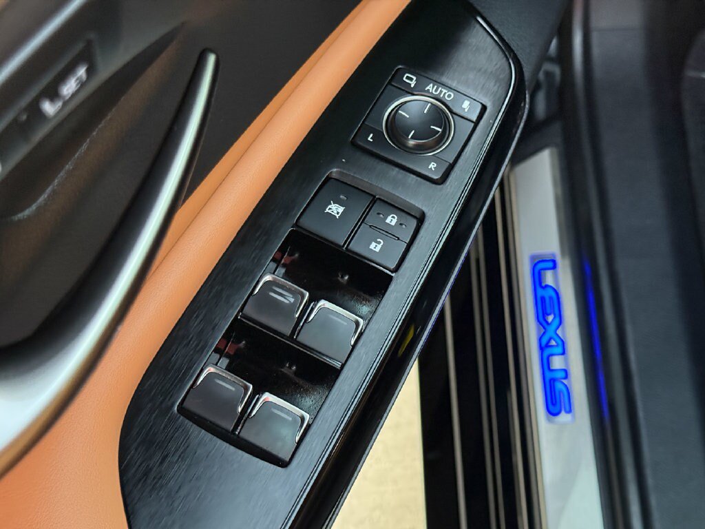 Certified 2024 Lexus ES 300h w/ Premium Package FWD image 31