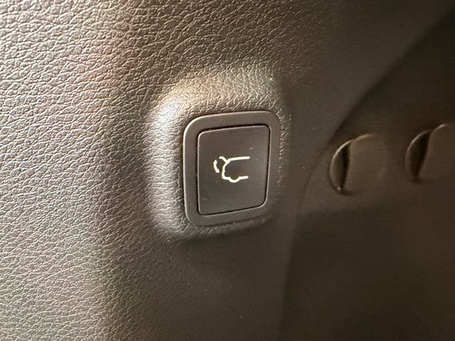 Used 2020 Jeep Cherokee Trailhawk w/ Comfort & Convenience Group AWD/4WD image 13