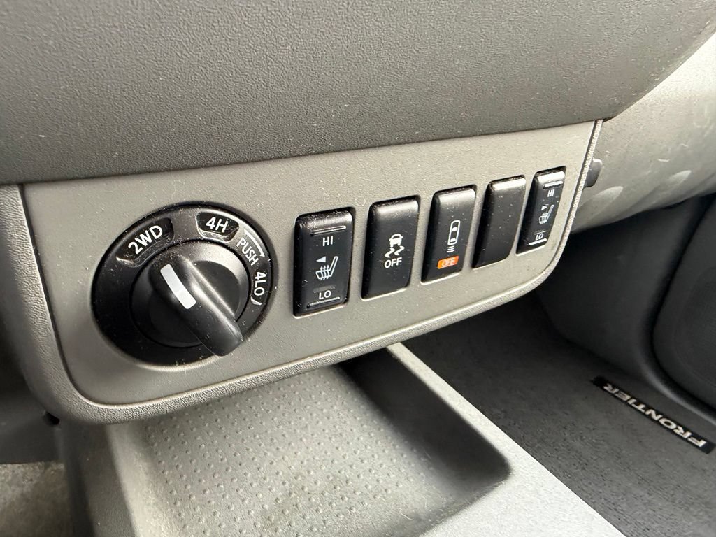 Used 2015 Nissan Frontier SL AWD/4WD image 8