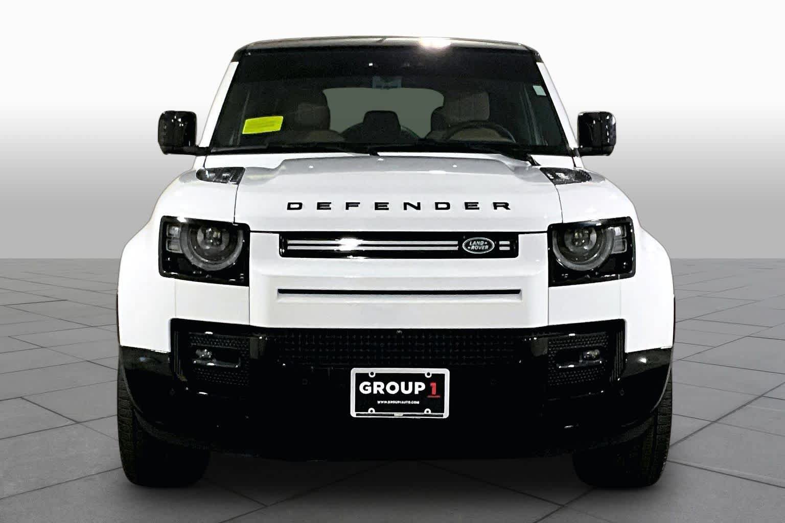 Used 2025 Land Rover Defender 110 V8 AWD/4WD image 3