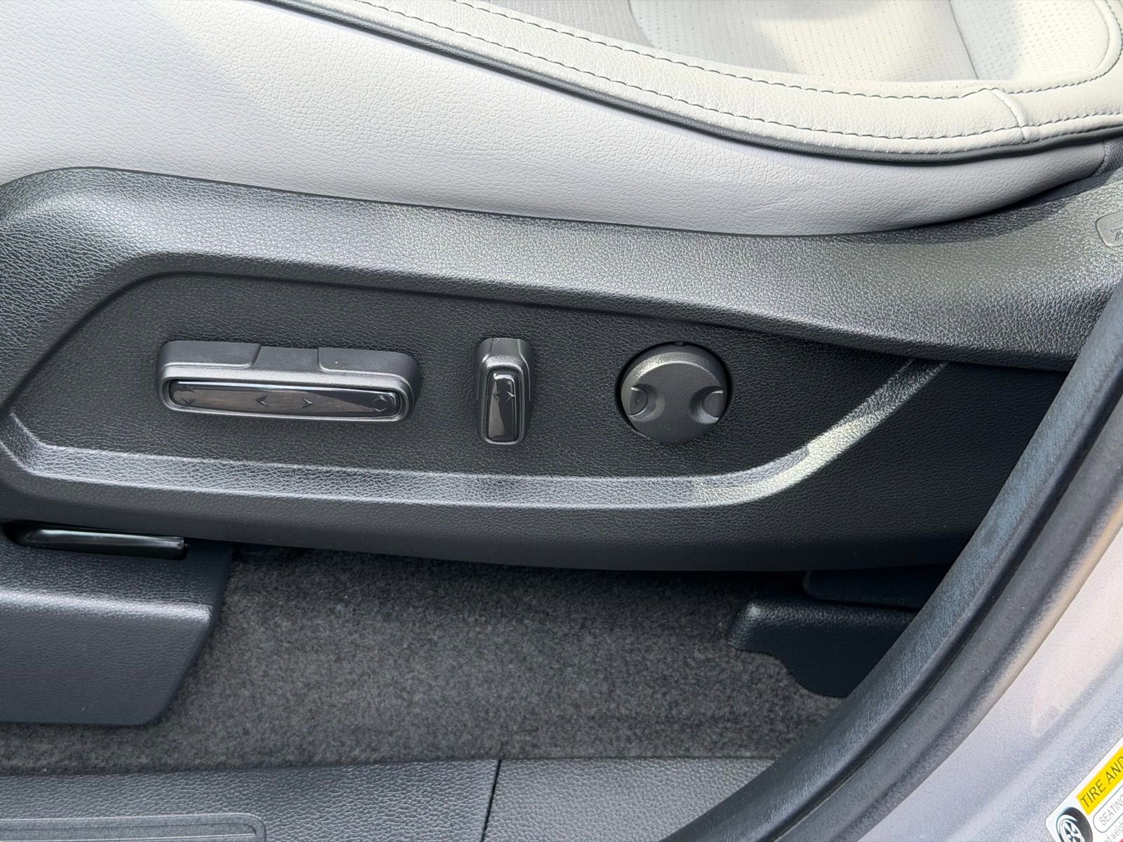Used 2025 Honda Pilot Elite image 16