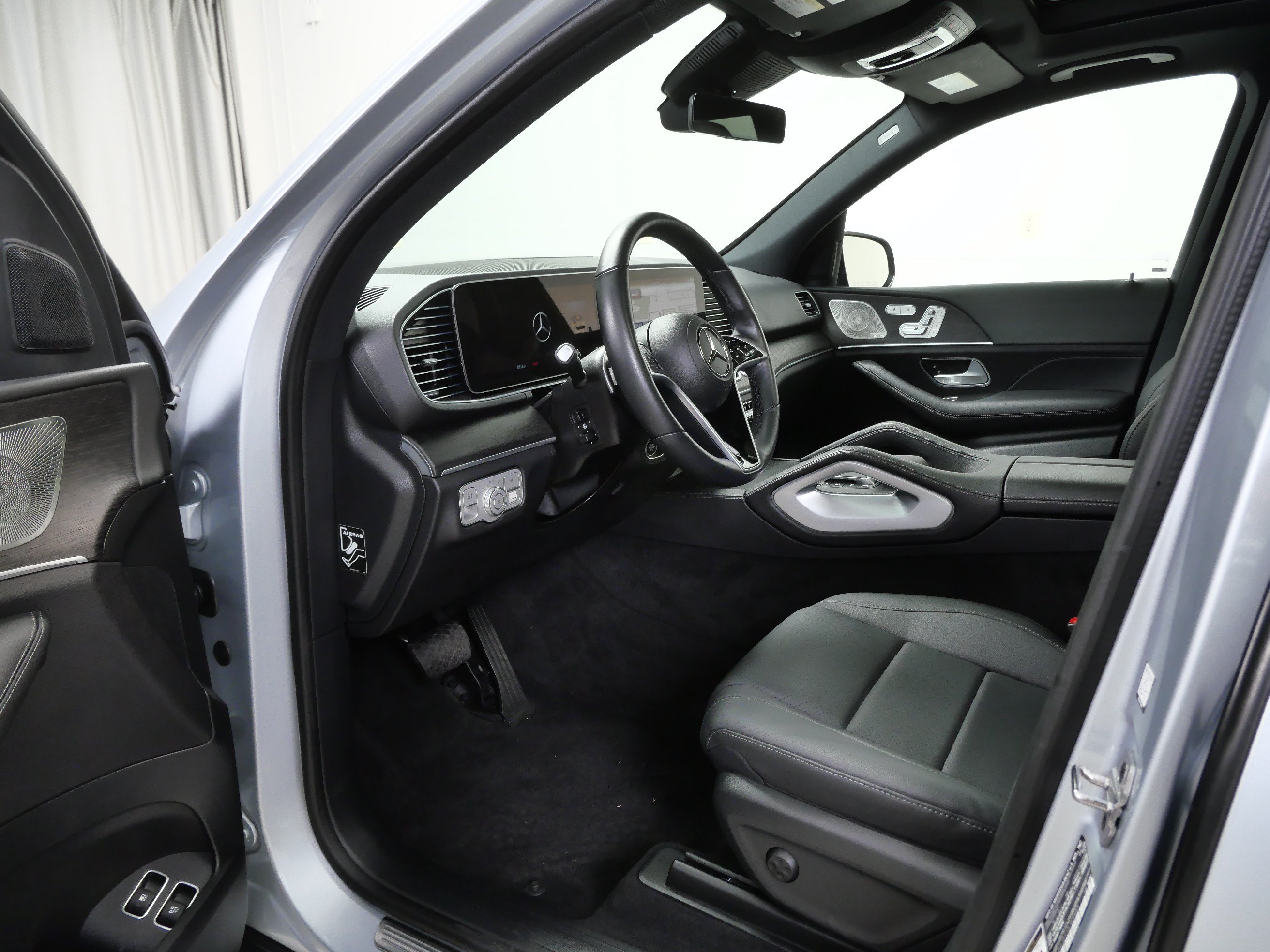 Certified 2025 Mercedes-Benz GLE 450e 4MATIC w/ AMG Line Exterior image 15