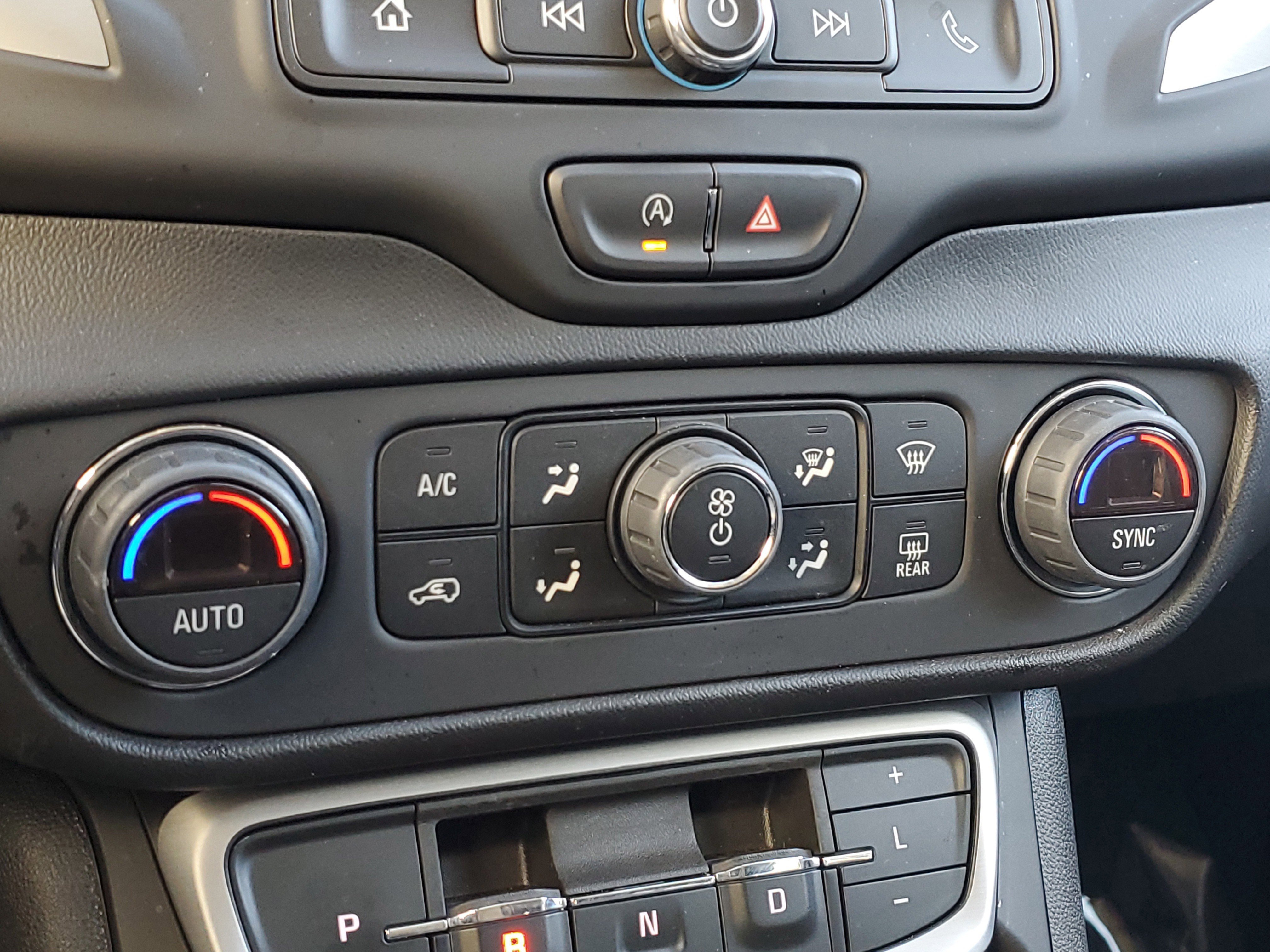 Used 2023 GMC Terrain SLE w/ Driver Convenience Package image 29