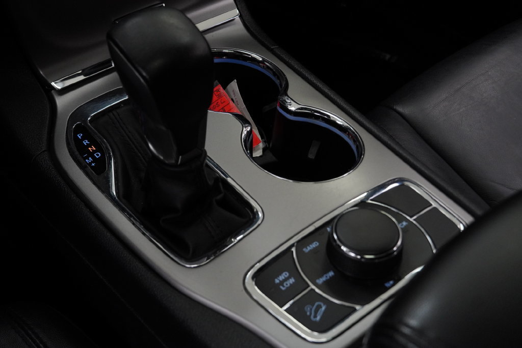 Used 2018 Jeep Grand Cherokee Limited AWD/4WD image 30