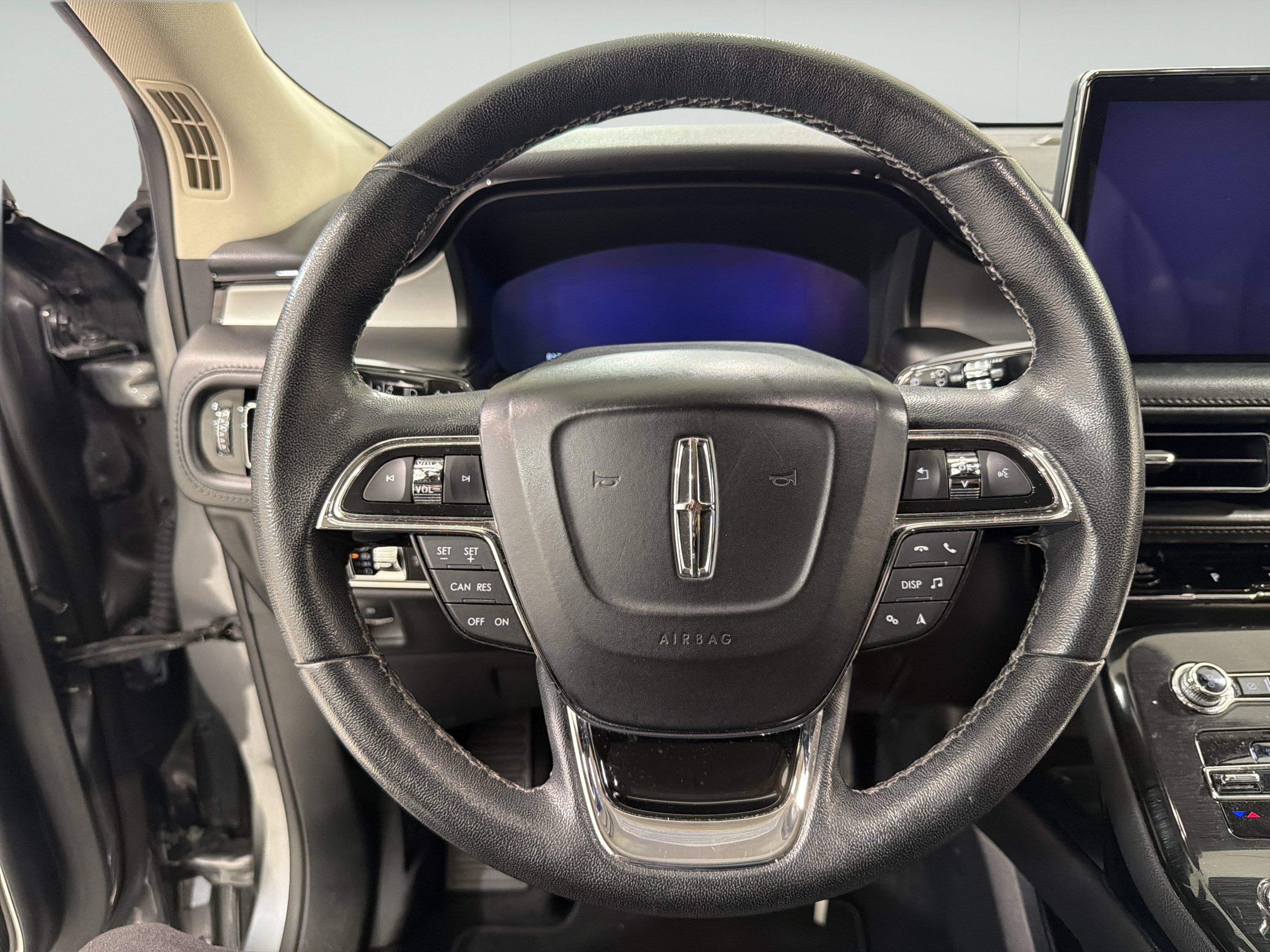 Used 2023 Lincoln Nautilus FWD w/ Premium Package image 14