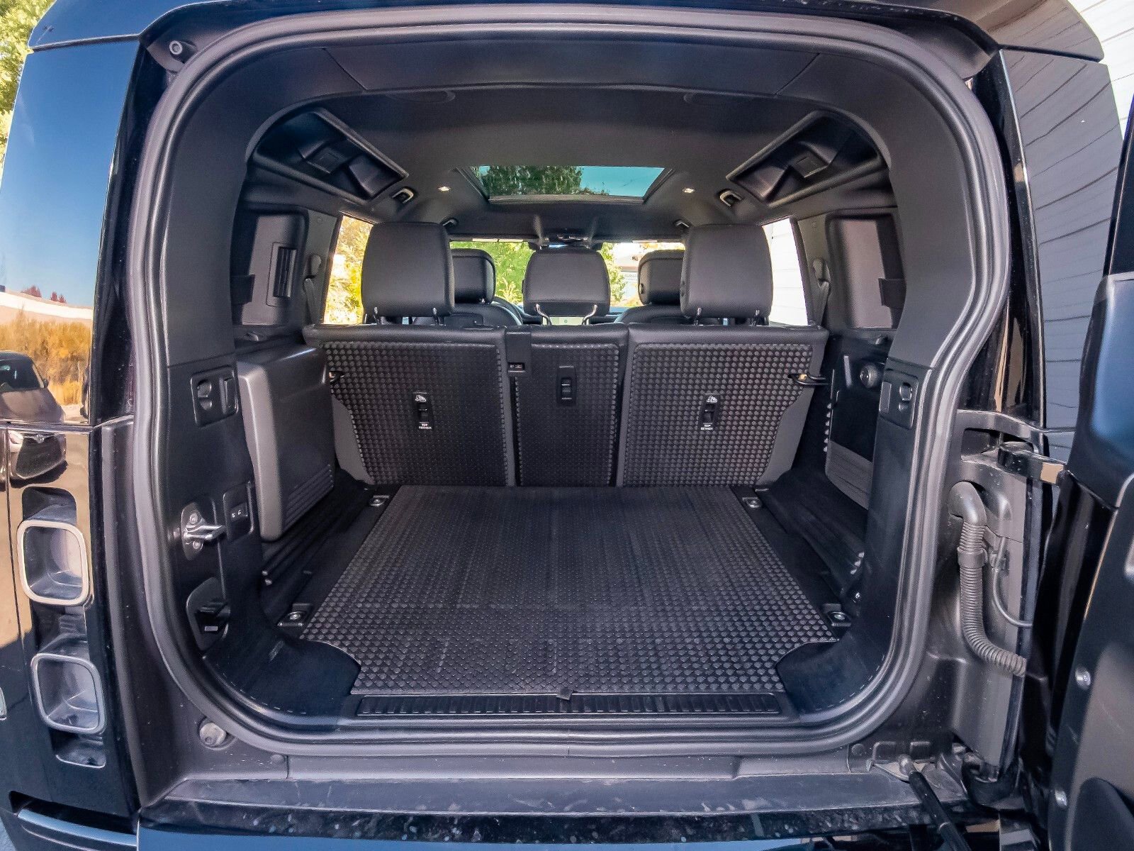 Used 2022 Land Rover Defender 110 V8 image 52