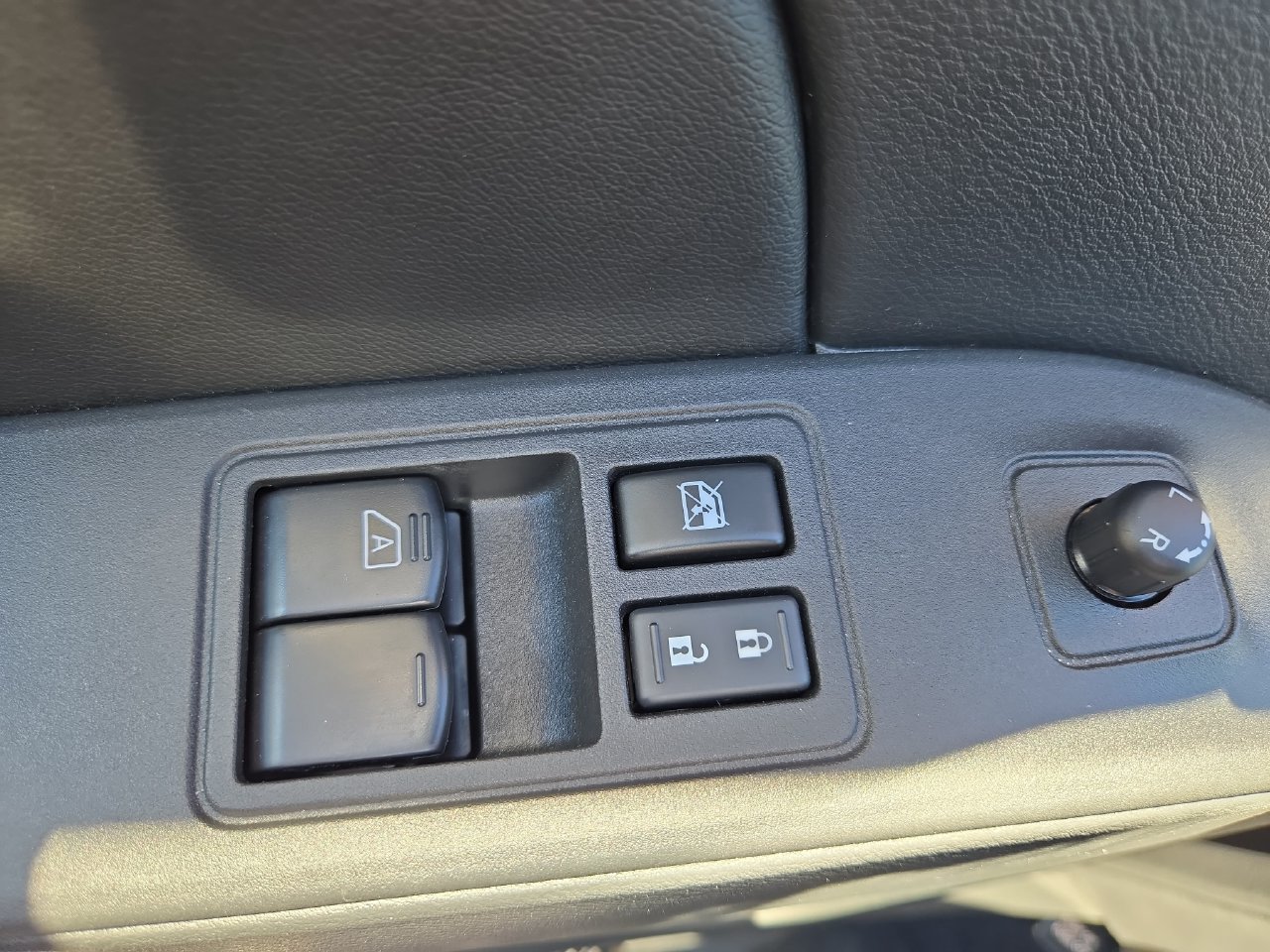 Certified 2025 Nissan Frontier SV RWD image 27