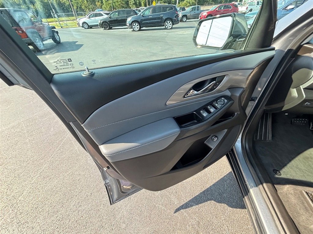 Used 2019 Chevrolet Traverse LT image 14