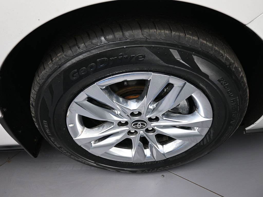Certified 2025 Toyota Sienna Limited image 13