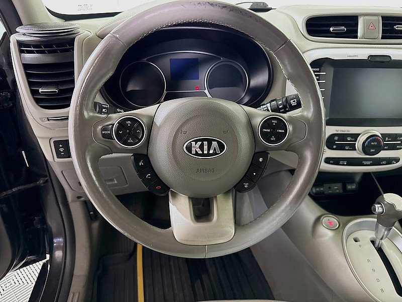 Used 2017 Kia Soul EV + FWD image 12