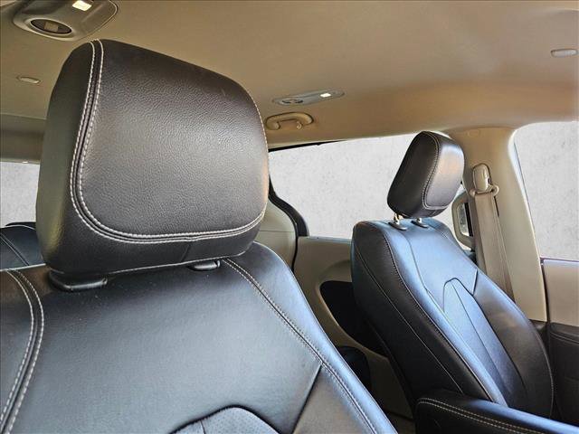 Used 2022 Chrysler Pacifica Touring-L image 24